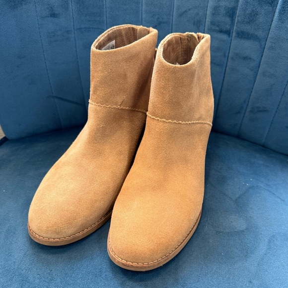TOMS Tan Suede Tassel Ankle Boots | Stacked Heel Zip Booties - Picture 1 of 7